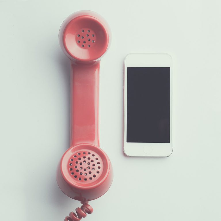 apple-device-cellphone-communication-594452